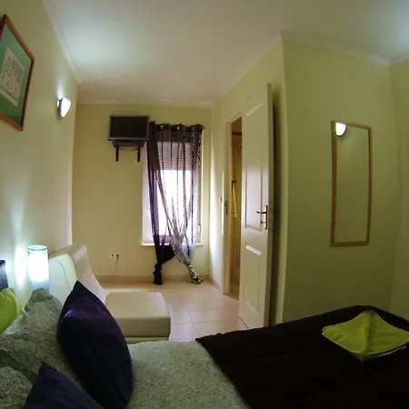 Casa de hóspedes Surf 1 2*