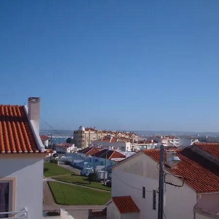 Casa de hóspedes Surf 1 2*